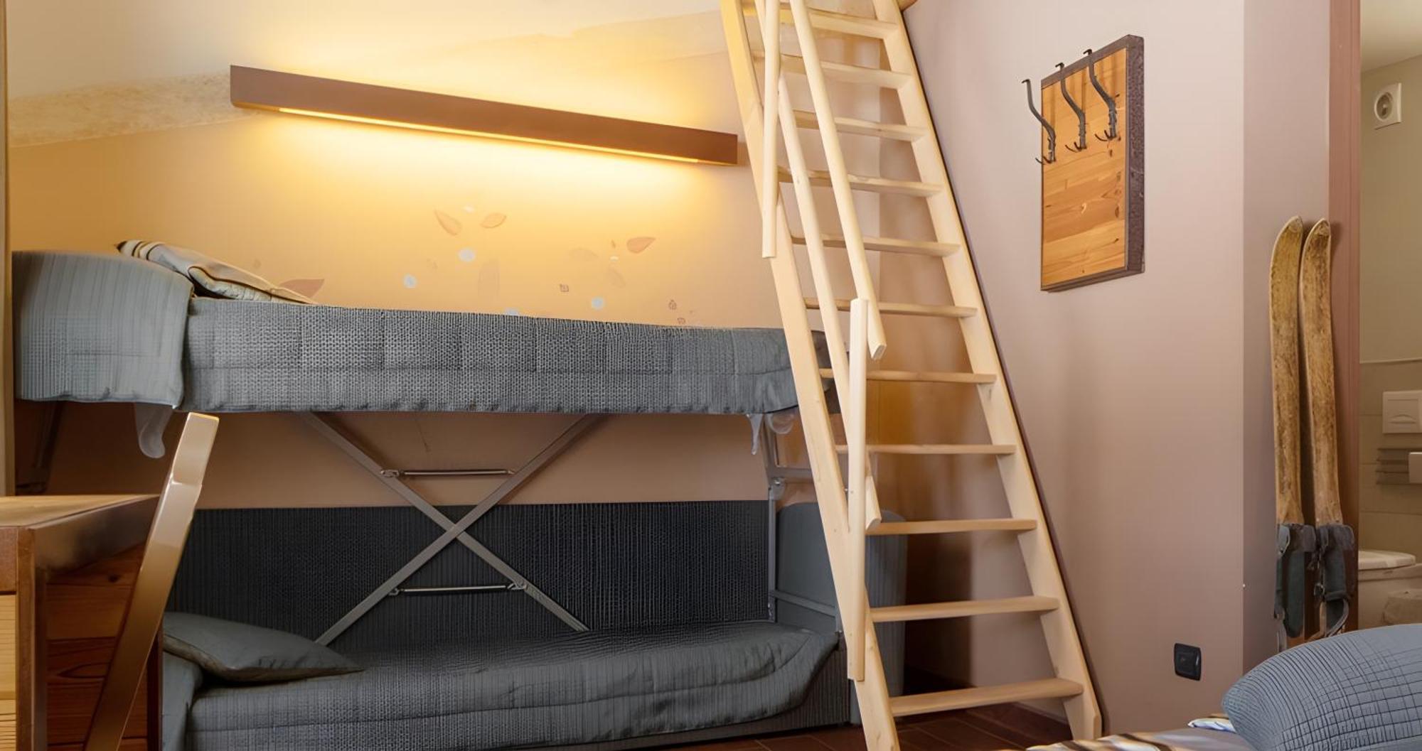 Hotel La Chance Pila  Ngoại thất bức ảnh